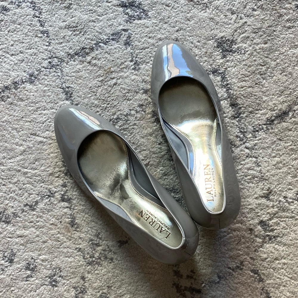 RALPH LAUREN | Gray Patent Heels